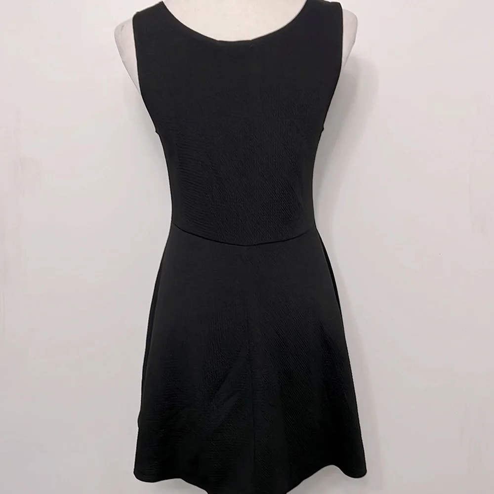 TRY THIS DRESS - Picture 5 of 7
